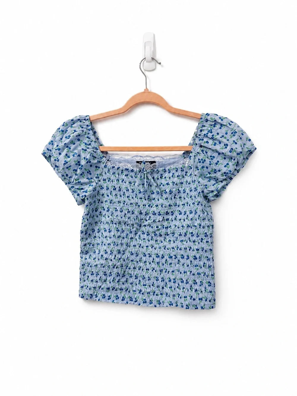 Hot Topic Light Blue Floral Smocked Crop Top %100 Cotton - Picture 2 of 5
